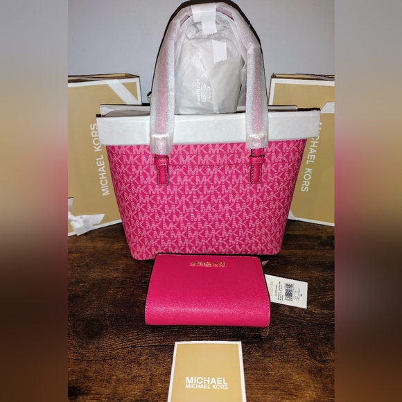 NEW Michael Kors ⚡Electric Pink⚡ Jet Set Tote AND MD Cross-grain Wallet Set - Picture 3 of 3